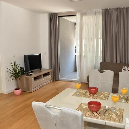 Apartman M&t With Garage,near The Old Town *