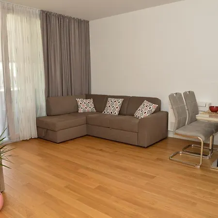 Apartment M&t With Garage,near The Old Town *