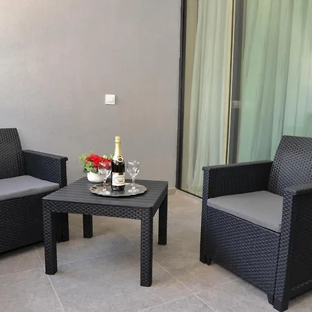 شقة M&t With Garage,near The Old Town