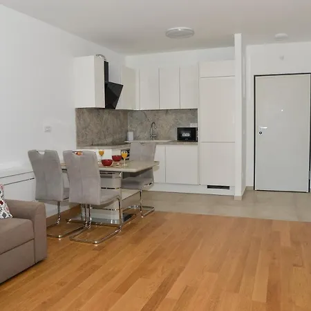 Apartment M&t With Garage,near The Old Town Zadar