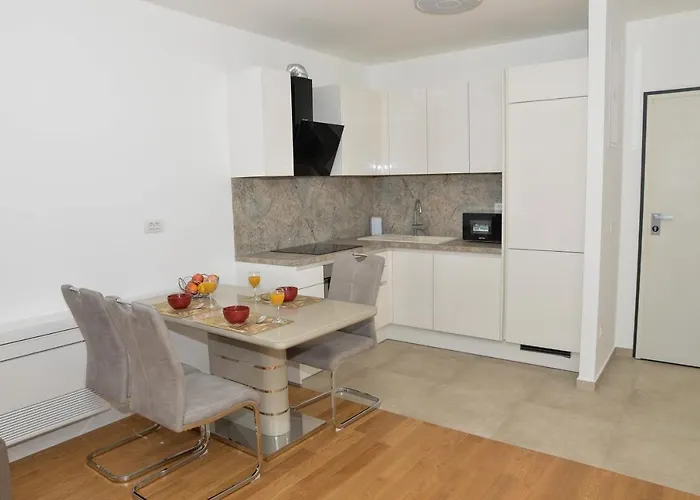 M&t With Garage,near The Old Town Daire Zadar