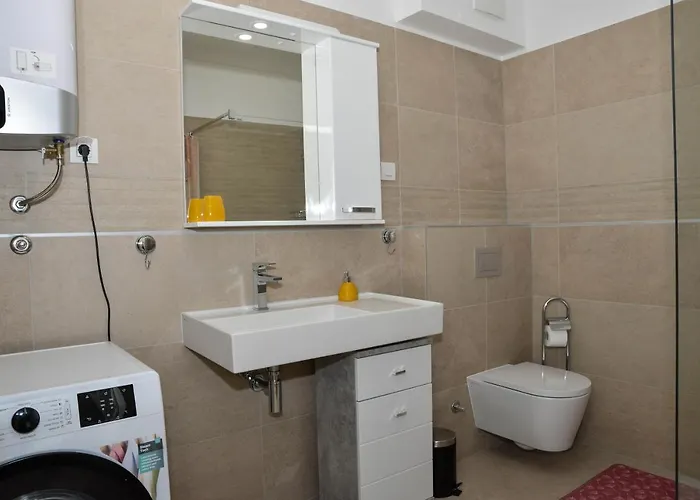 M&t With Garage,near The Old Town *